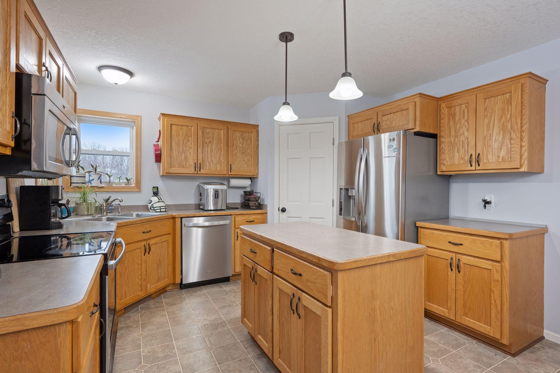 313 Maple Knoll Way NW