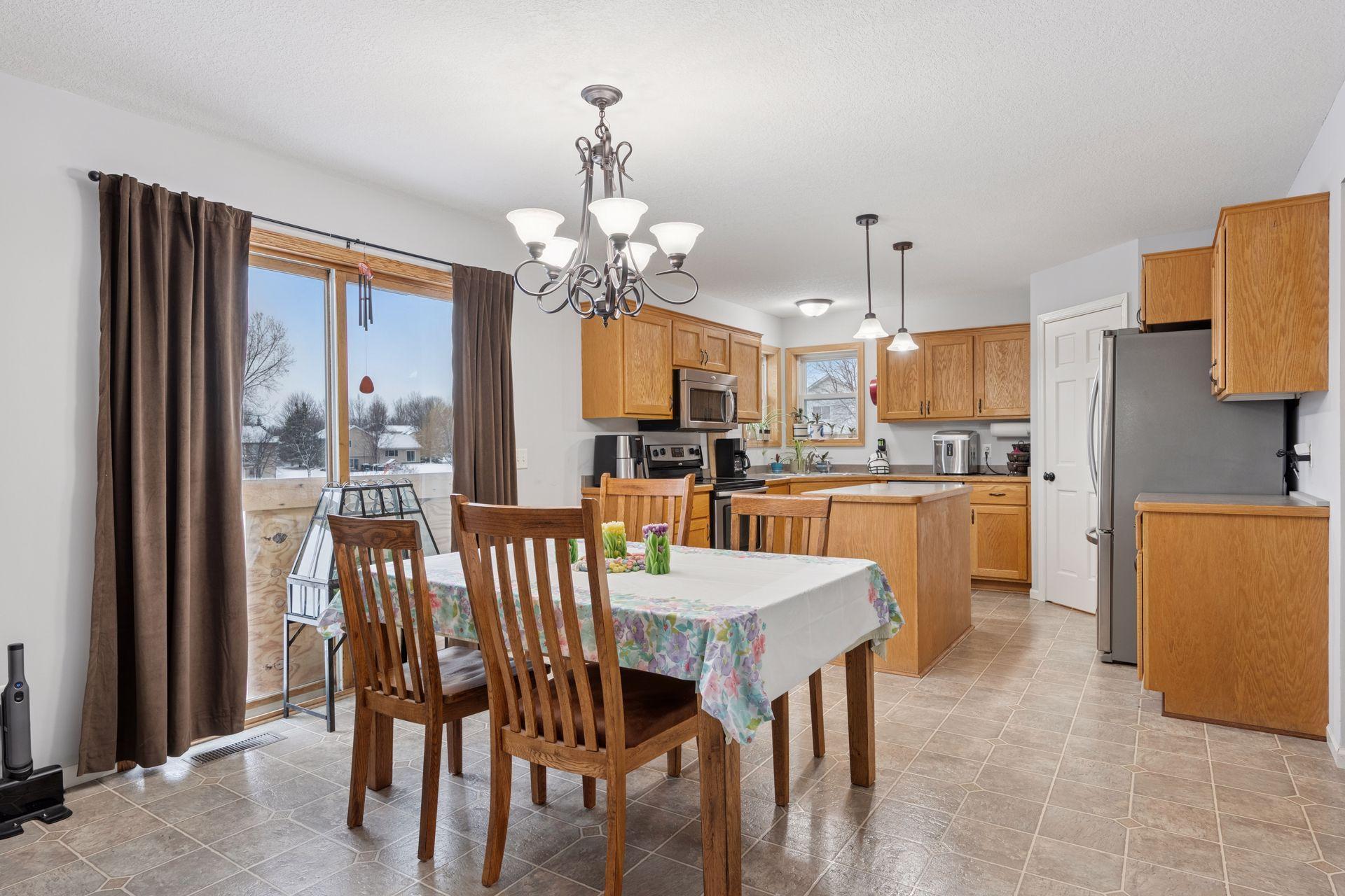 313 Maple Knoll Way NW