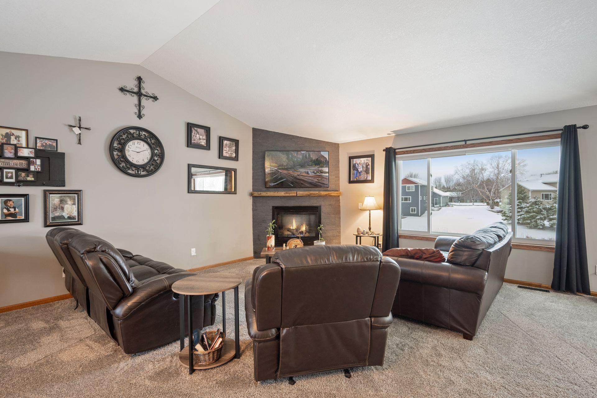 313 Maple Knoll Way NW
