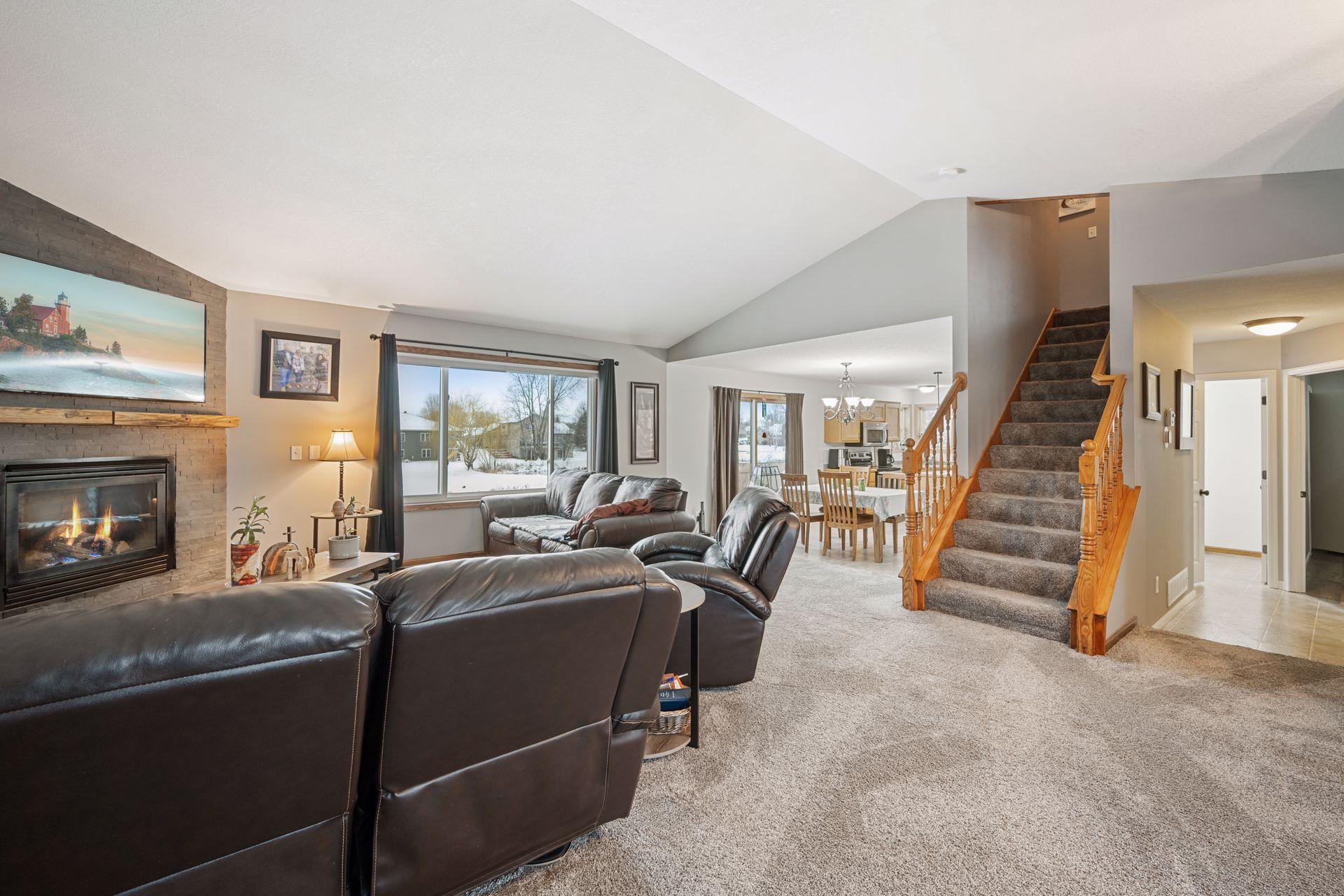 313 Maple Knoll Way NW