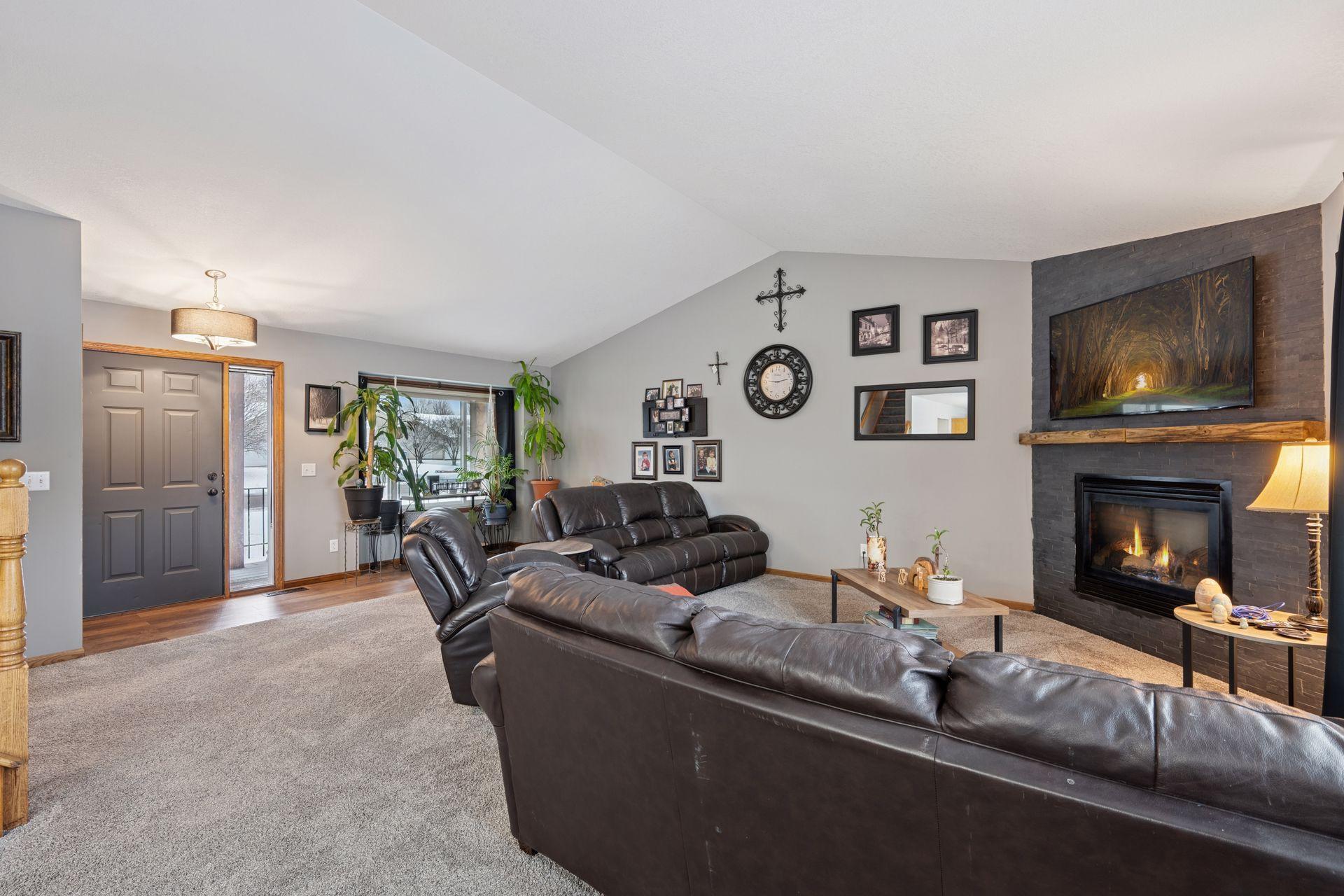 313 Maple Knoll Way NW
