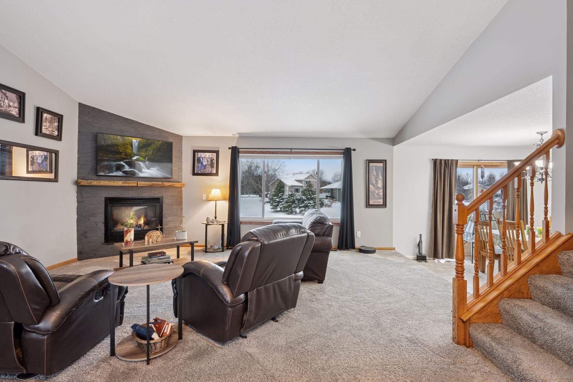 313 Maple Knoll Way NW