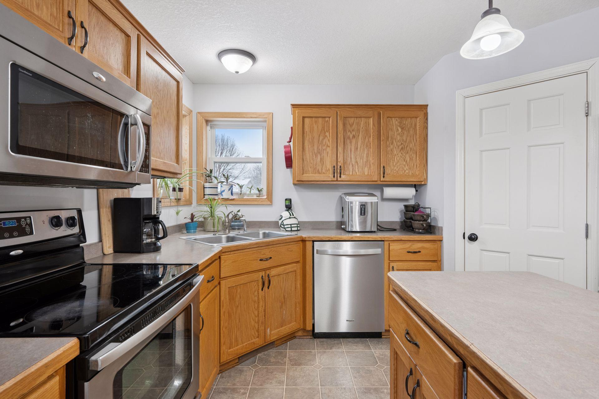 313 Maple Knoll Way NW
