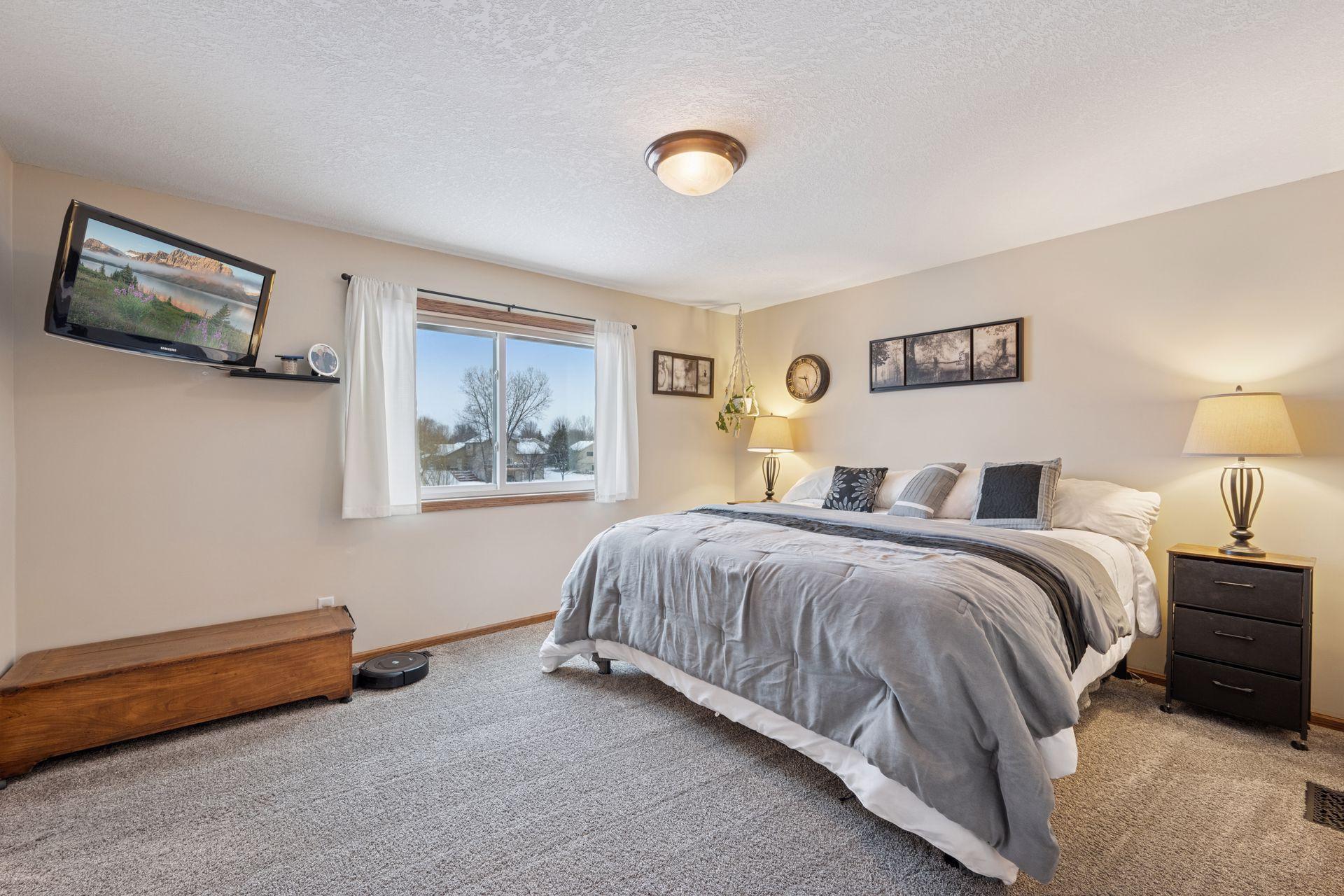 313 Maple Knoll Way NW