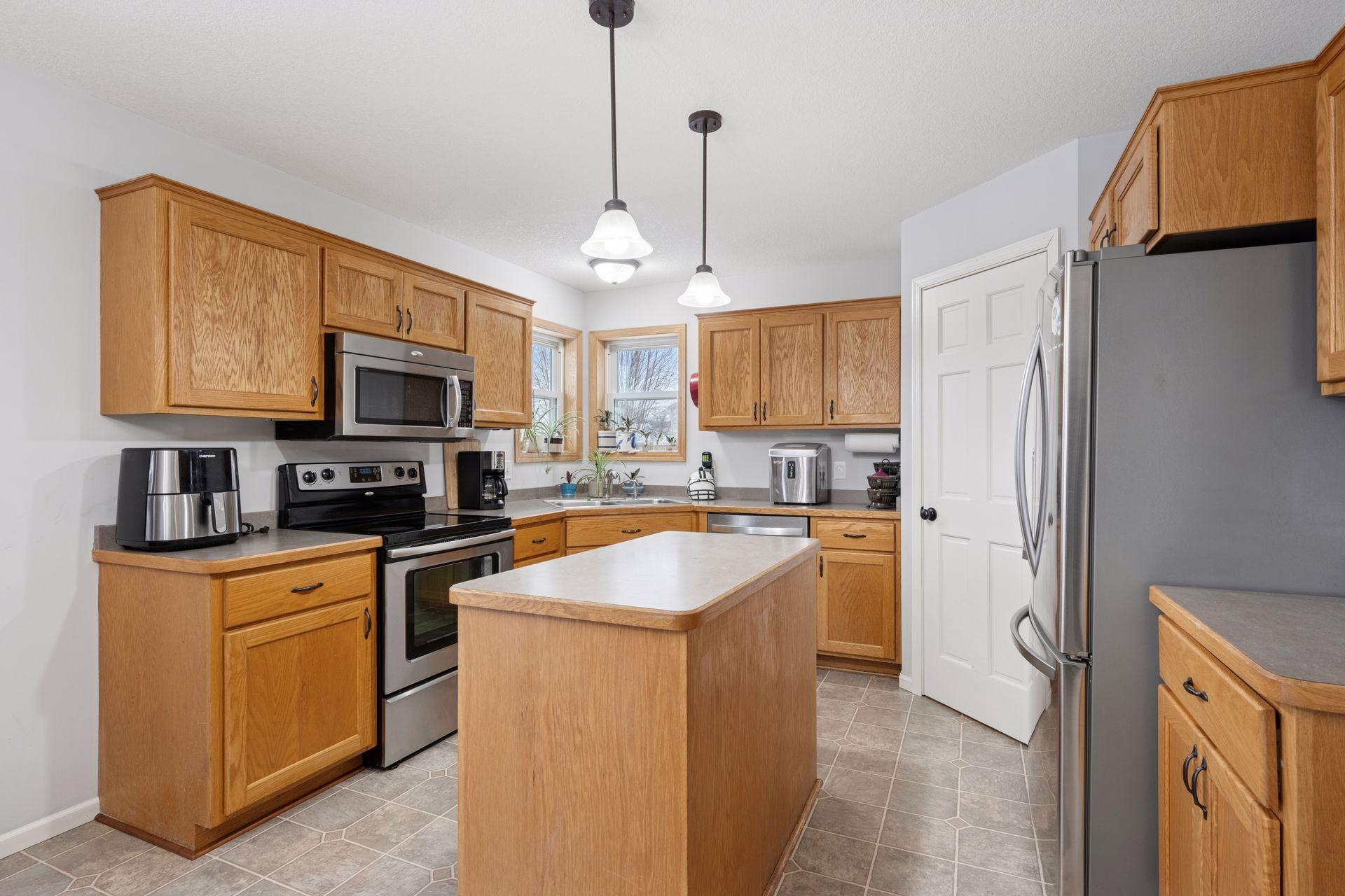 313 Maple Knoll Way NW