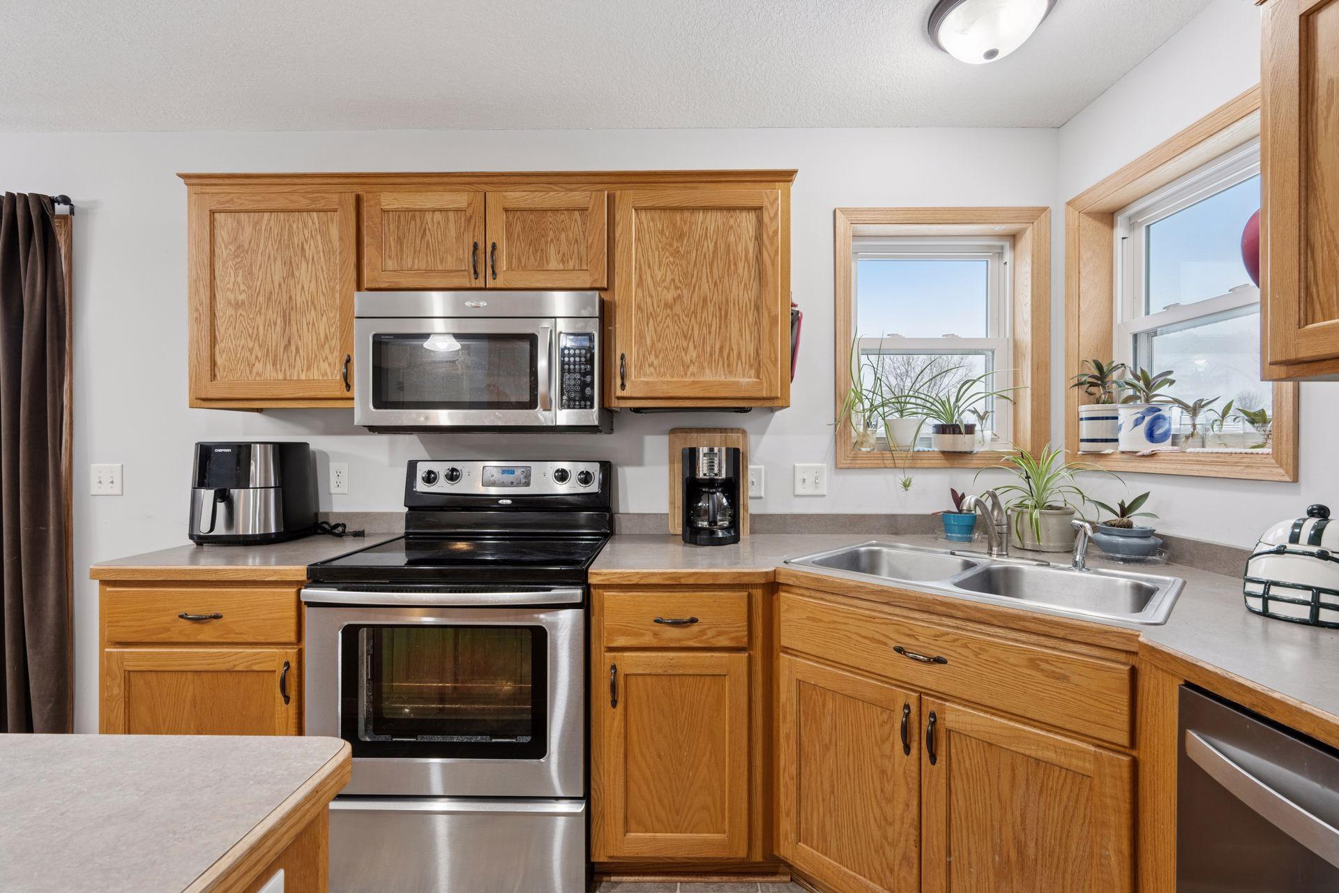 313 Maple Knoll Way NW