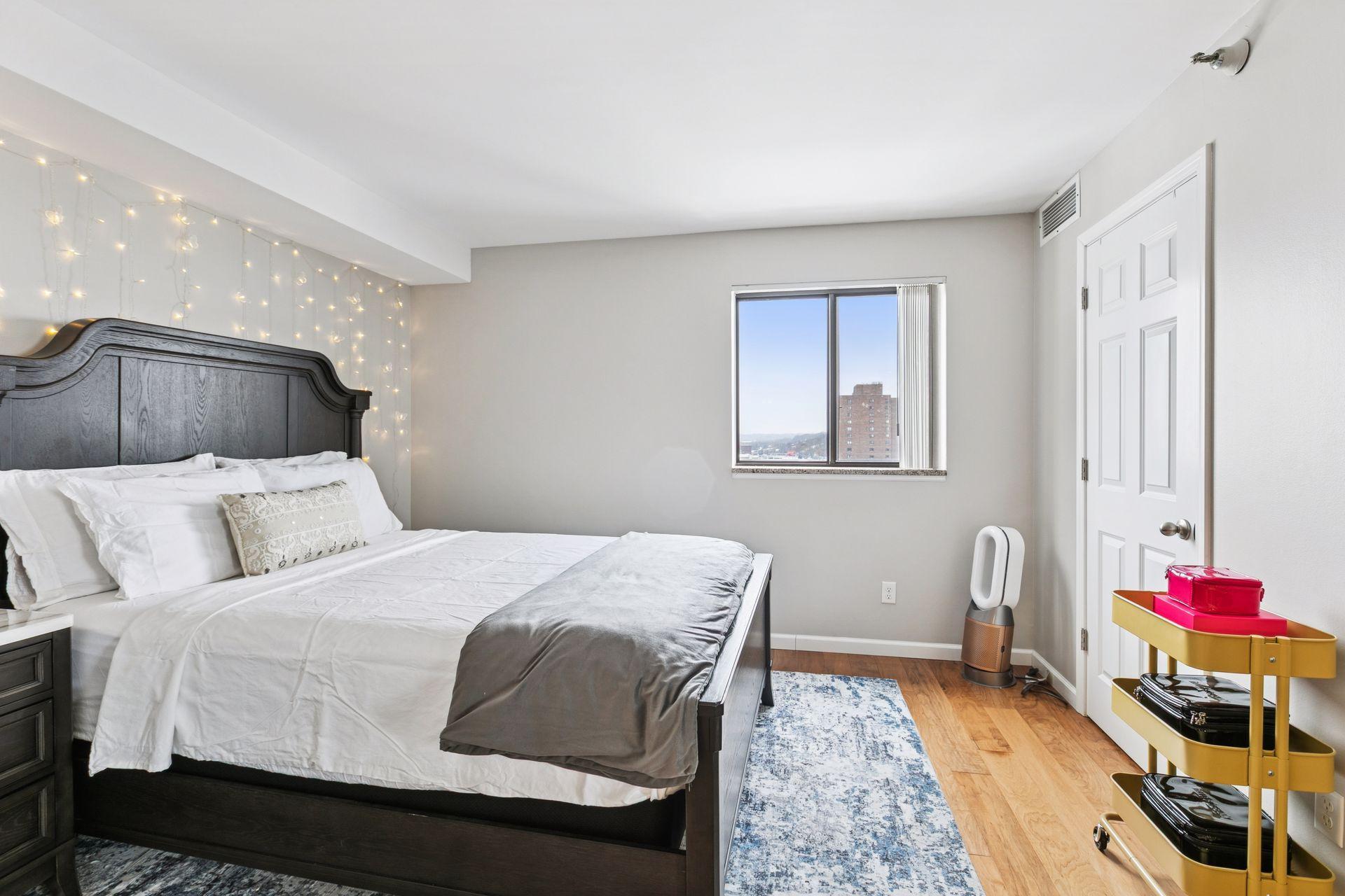 78 10th Street E Unit: 1710