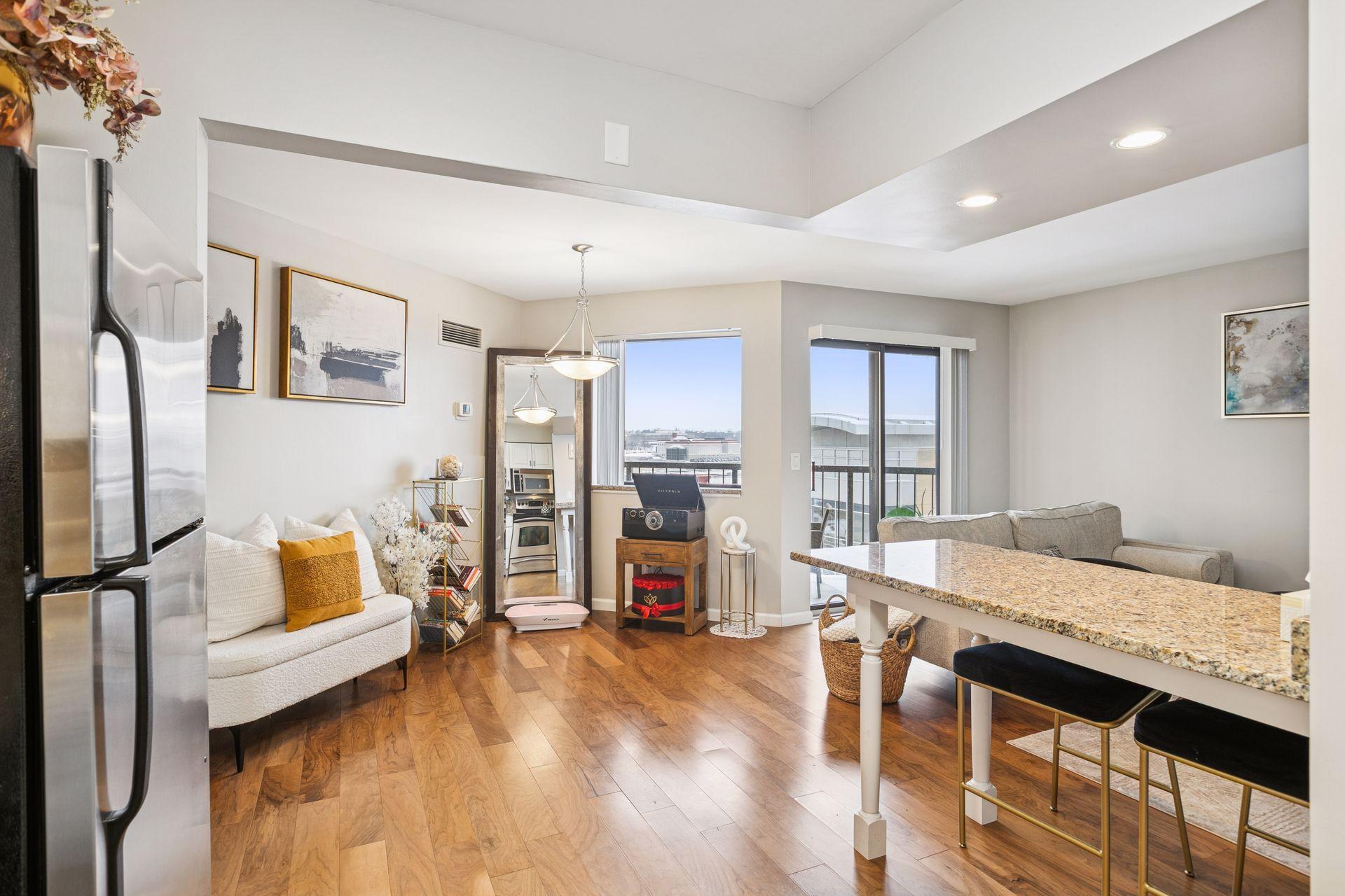 78 10th Street E Unit: 1710
