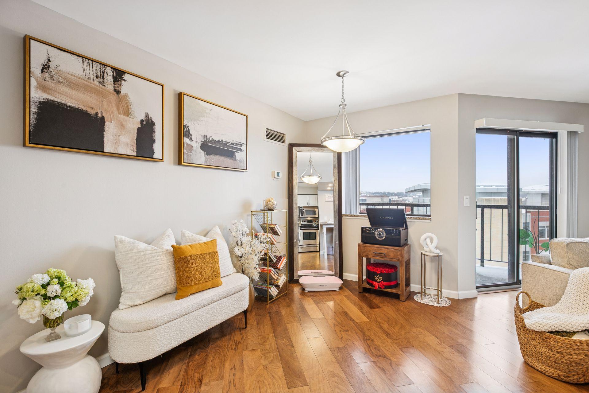 78 10th Street E Unit: 1710