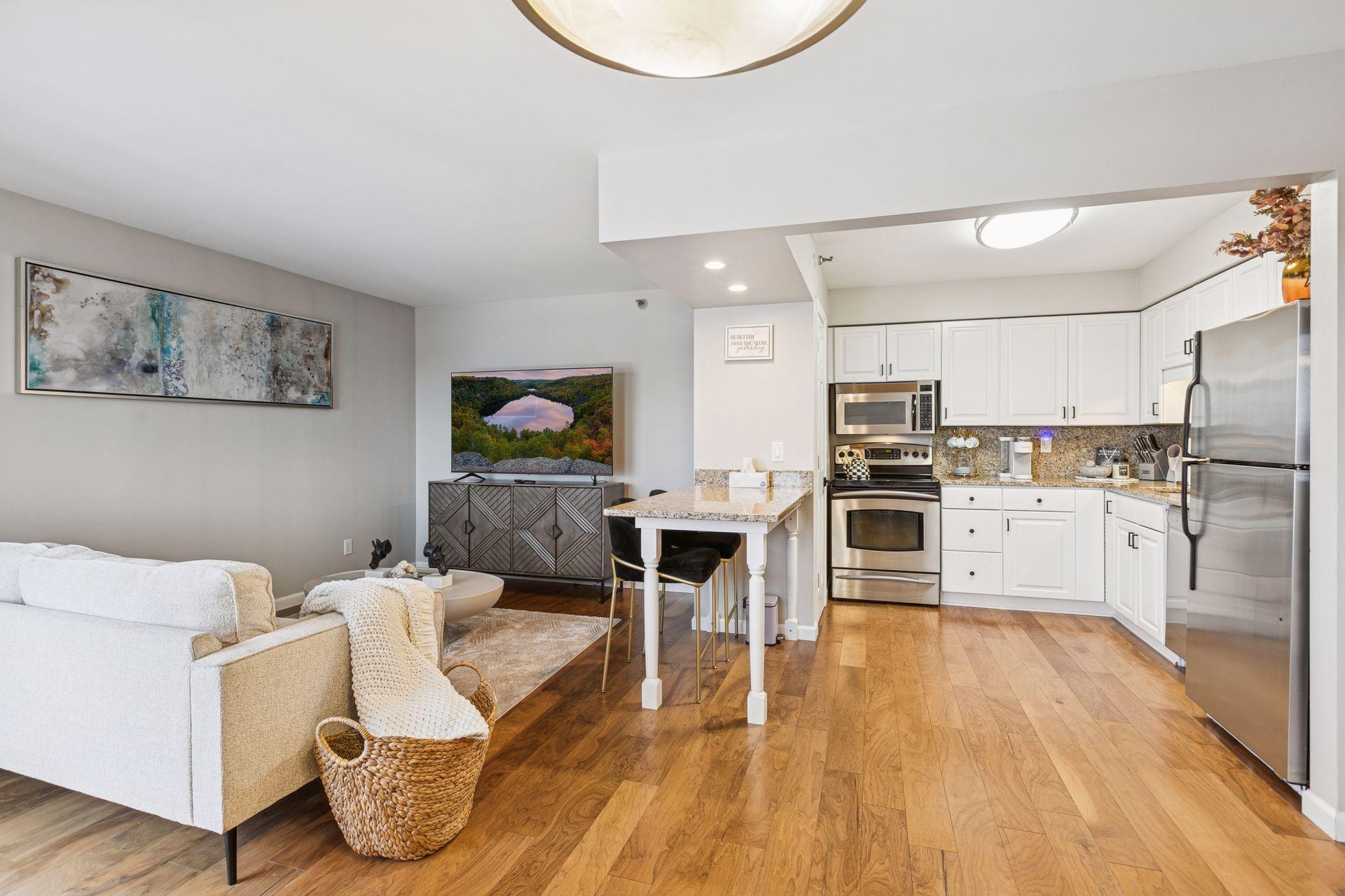 78 10th Street E Unit: 1710