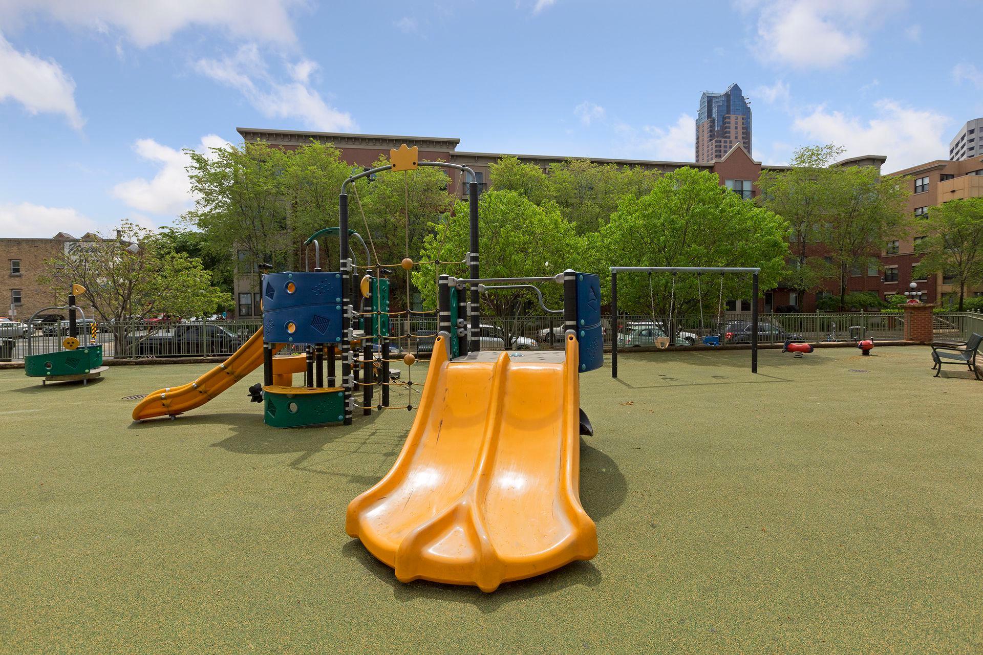 78 10th Street E Unit: 1710