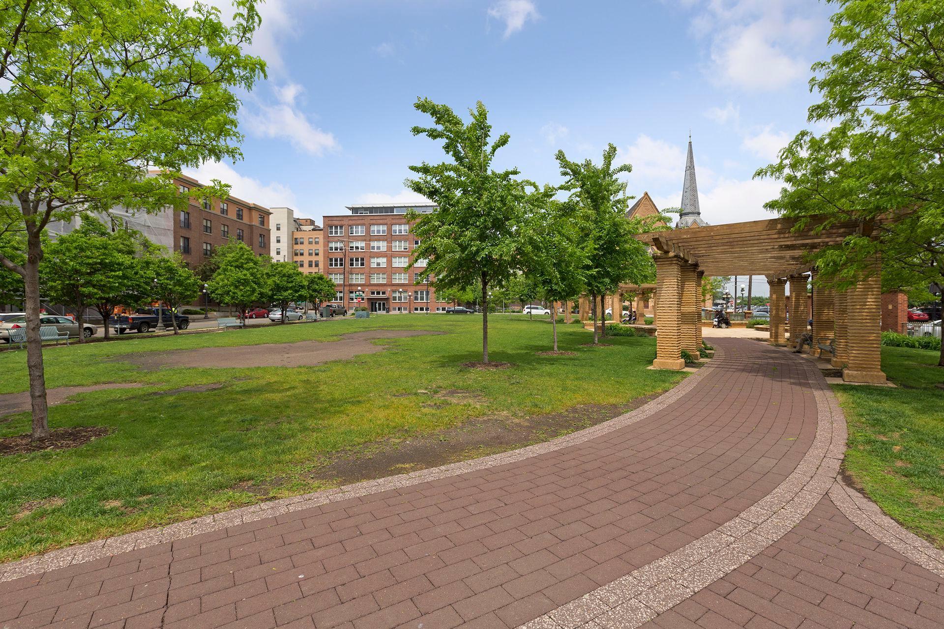 78 10th Street E Unit: 1710