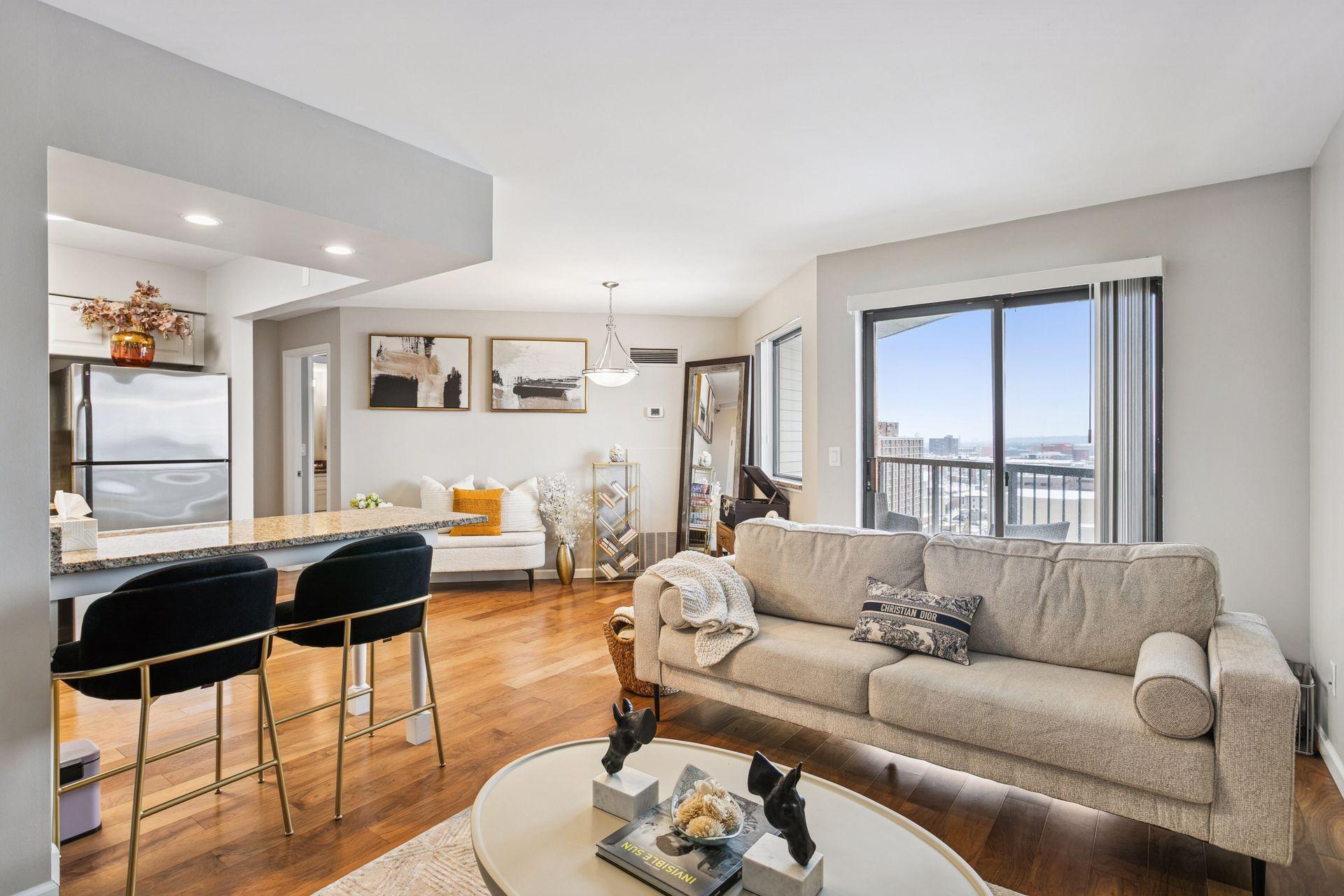 78 10th Street E Unit: 1710
