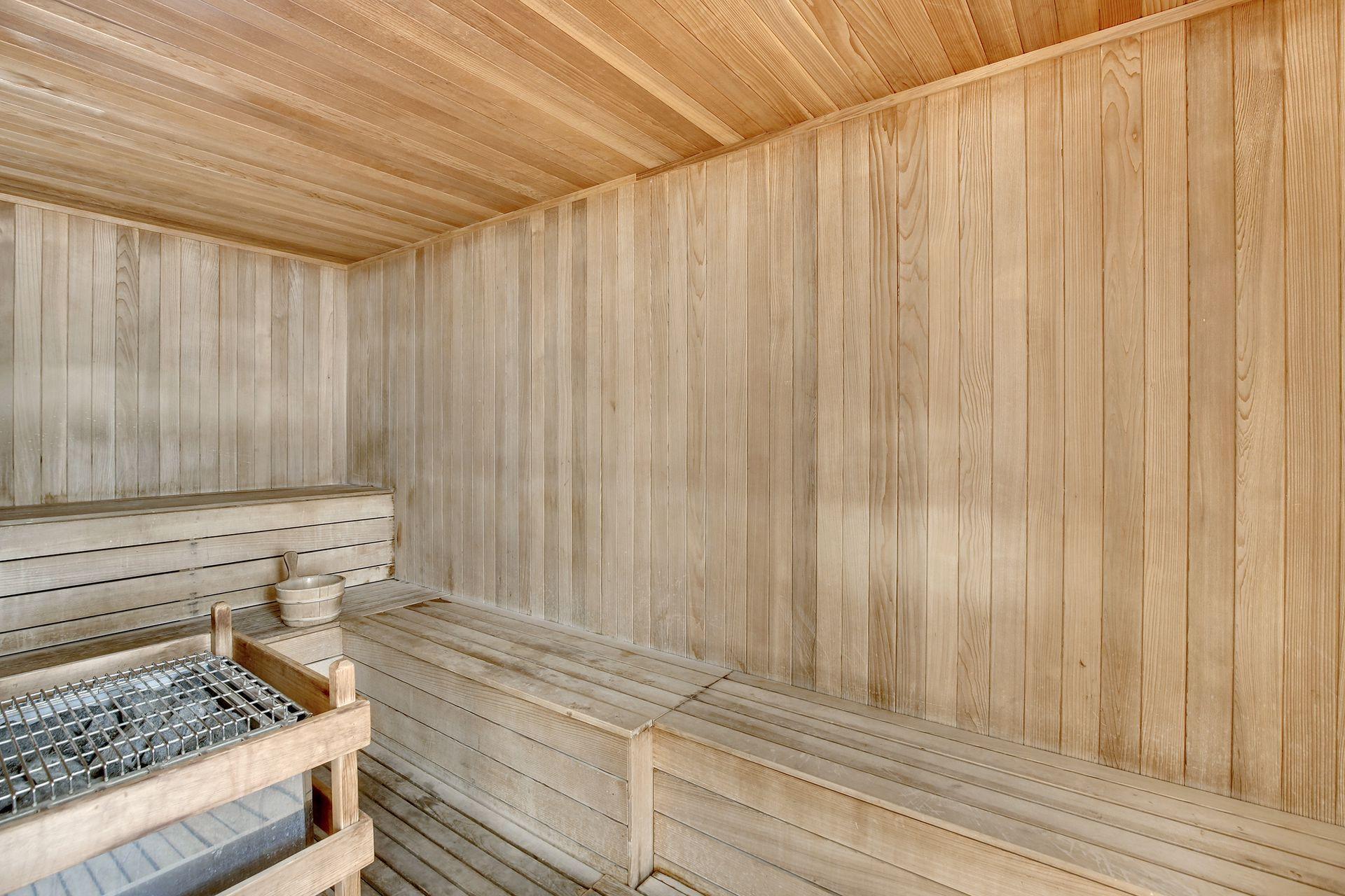 929 Portland Avenue Unit: 902