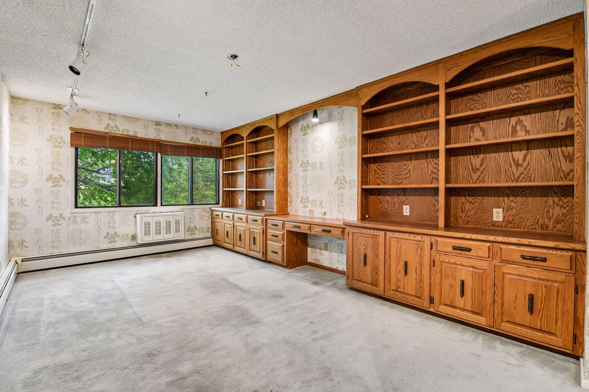 205 Barry Avenue S Unit: 320