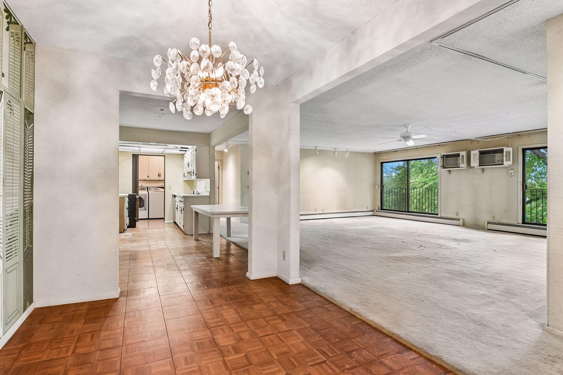 205 Barry Avenue S Unit: 320