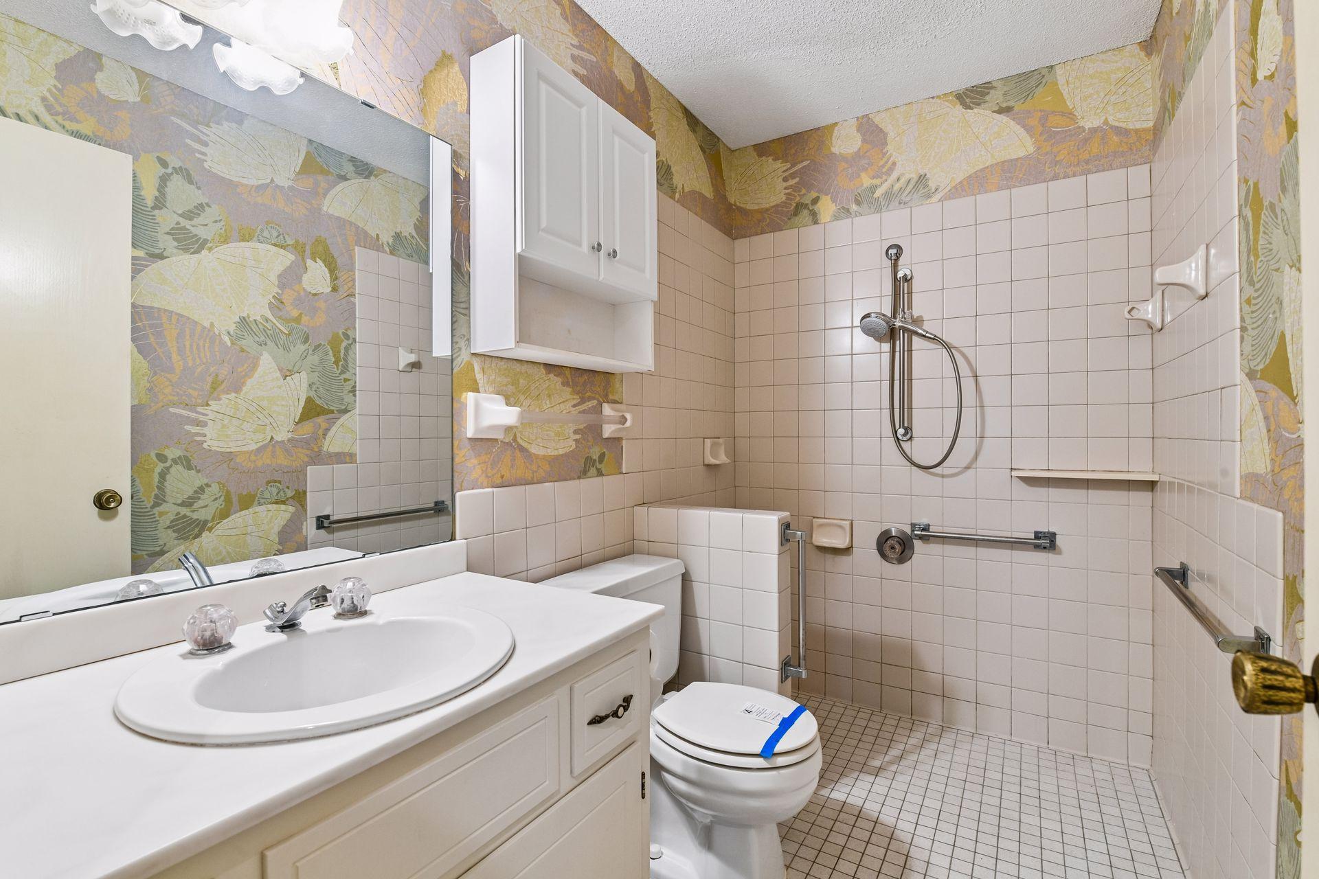 205 Barry Avenue S Unit: 320