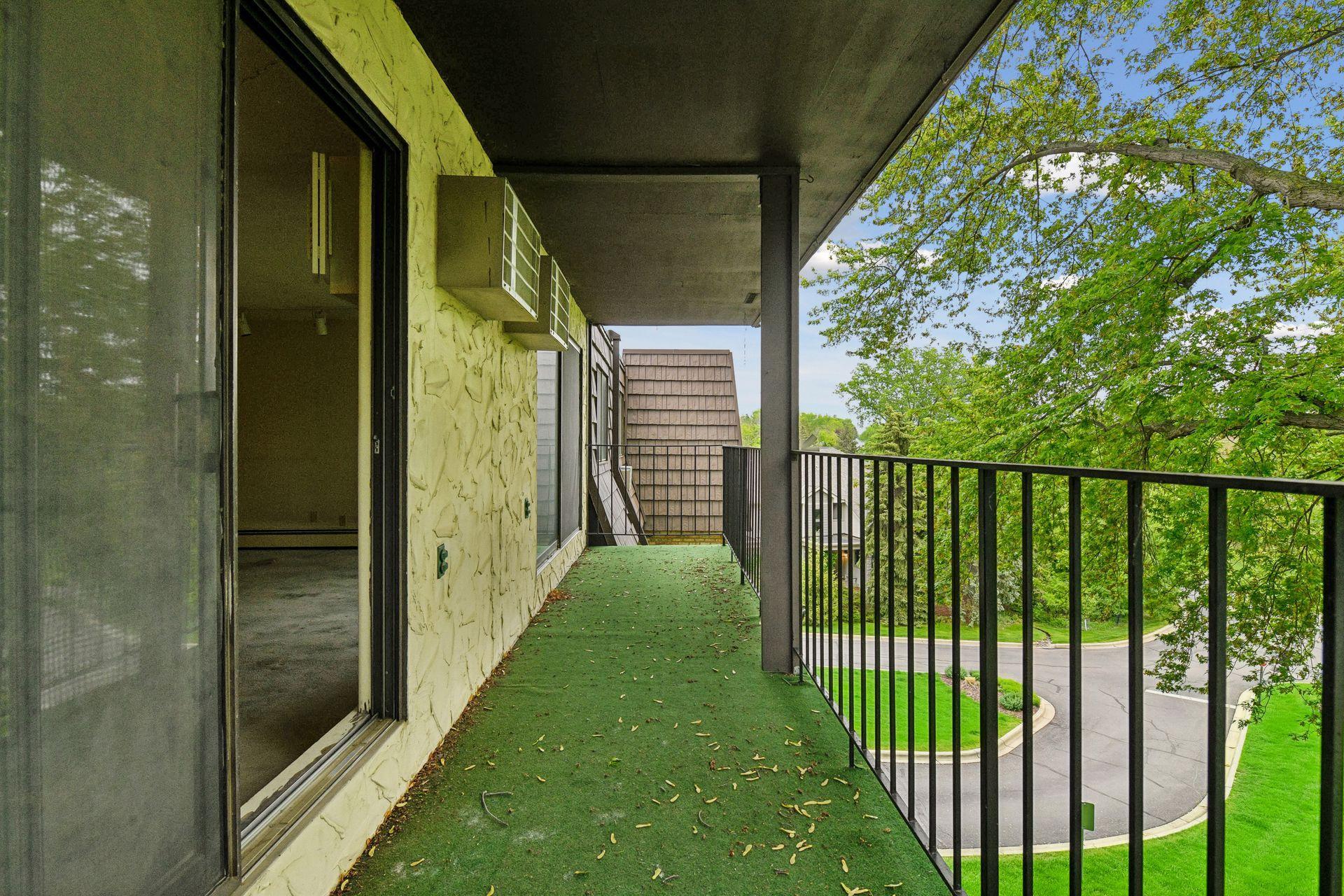 205 Barry Avenue S Unit: 320