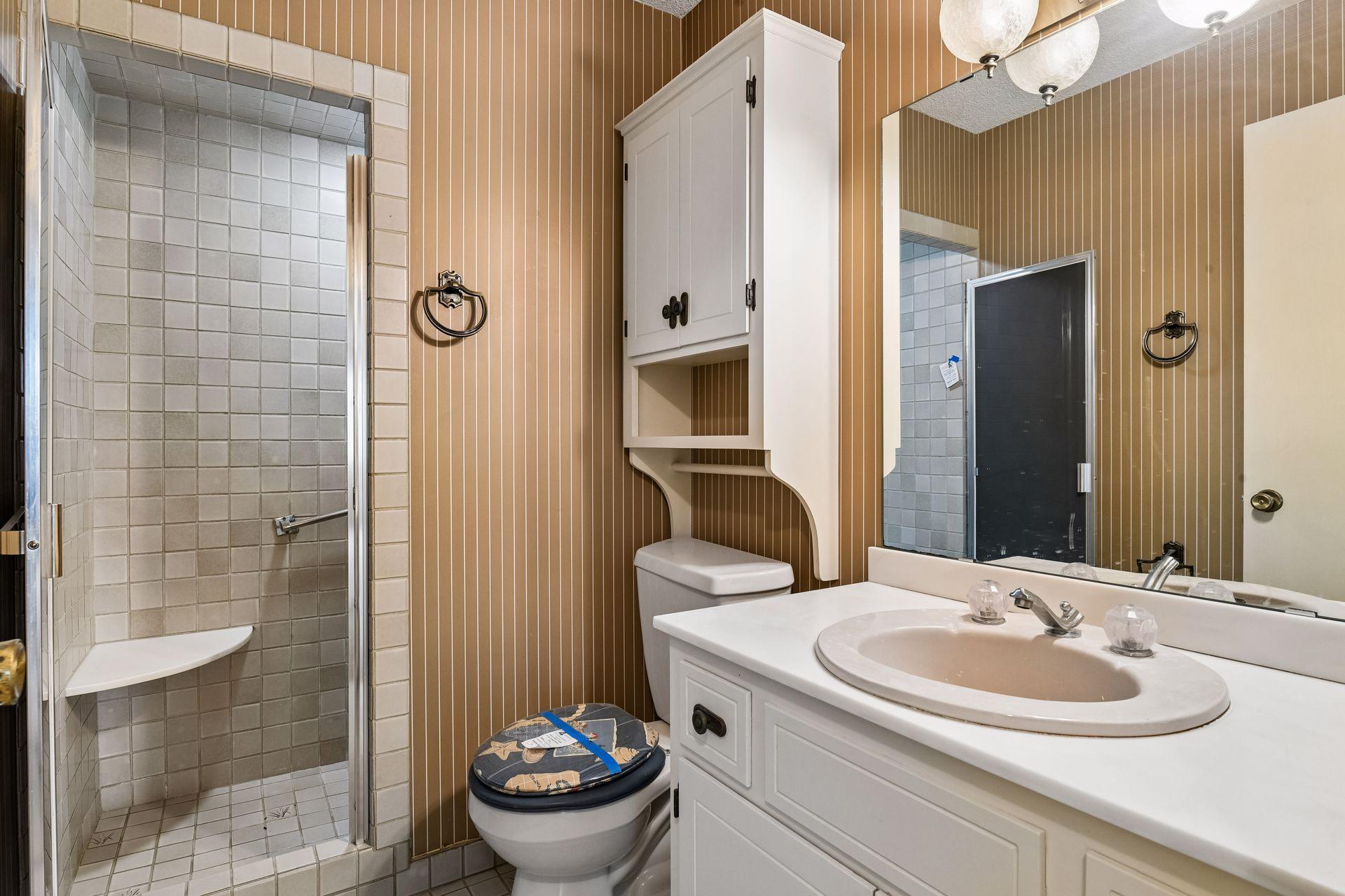 205 Barry Avenue S Unit: 320