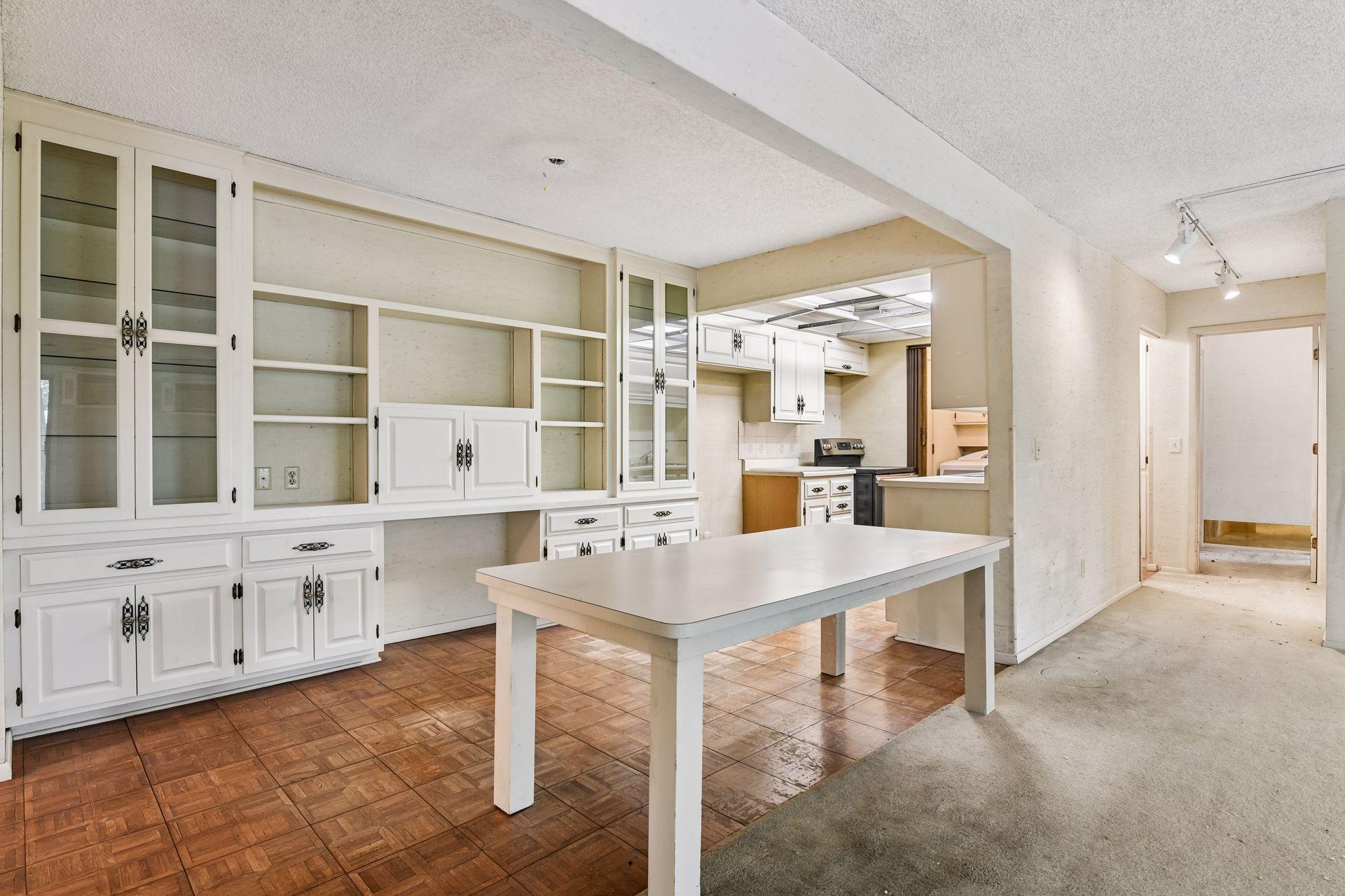 205 Barry Avenue S Unit: 320