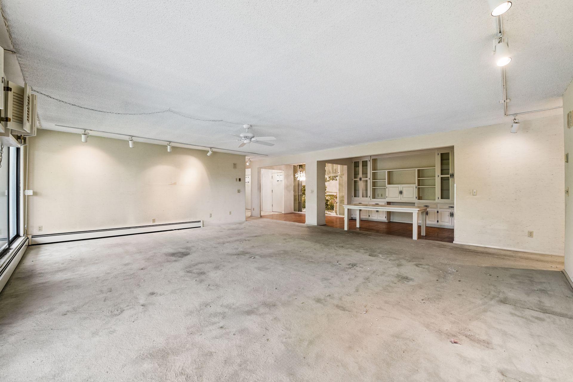 205 Barry Avenue S Unit: 320