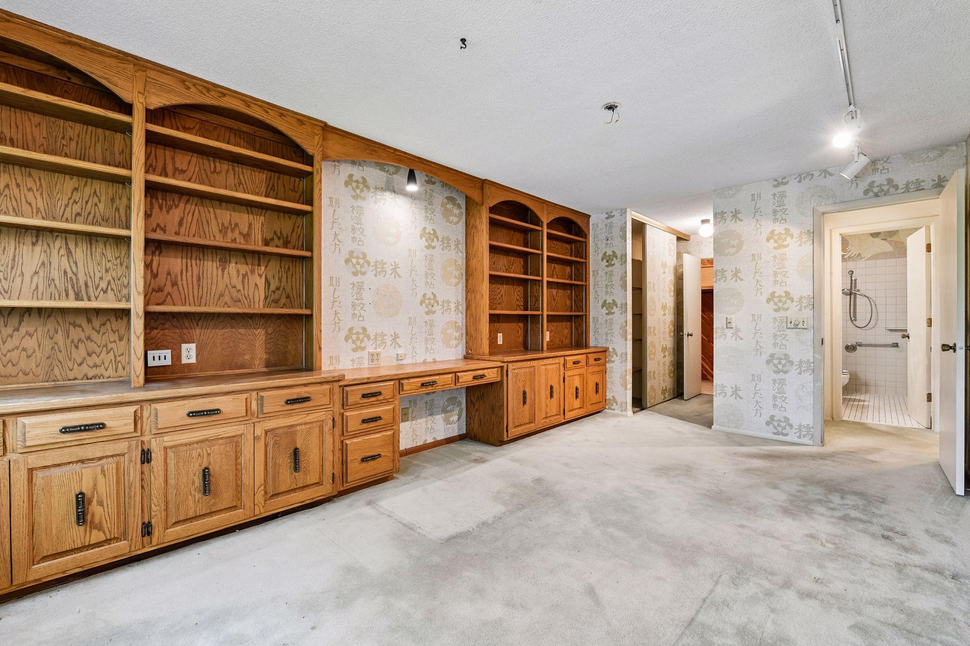 205 Barry Avenue S Unit: 320