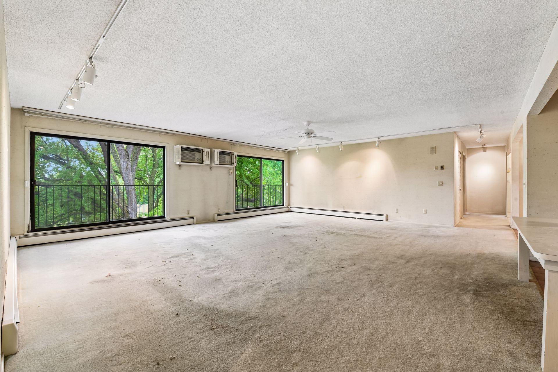 205 Barry Avenue S Unit: 320