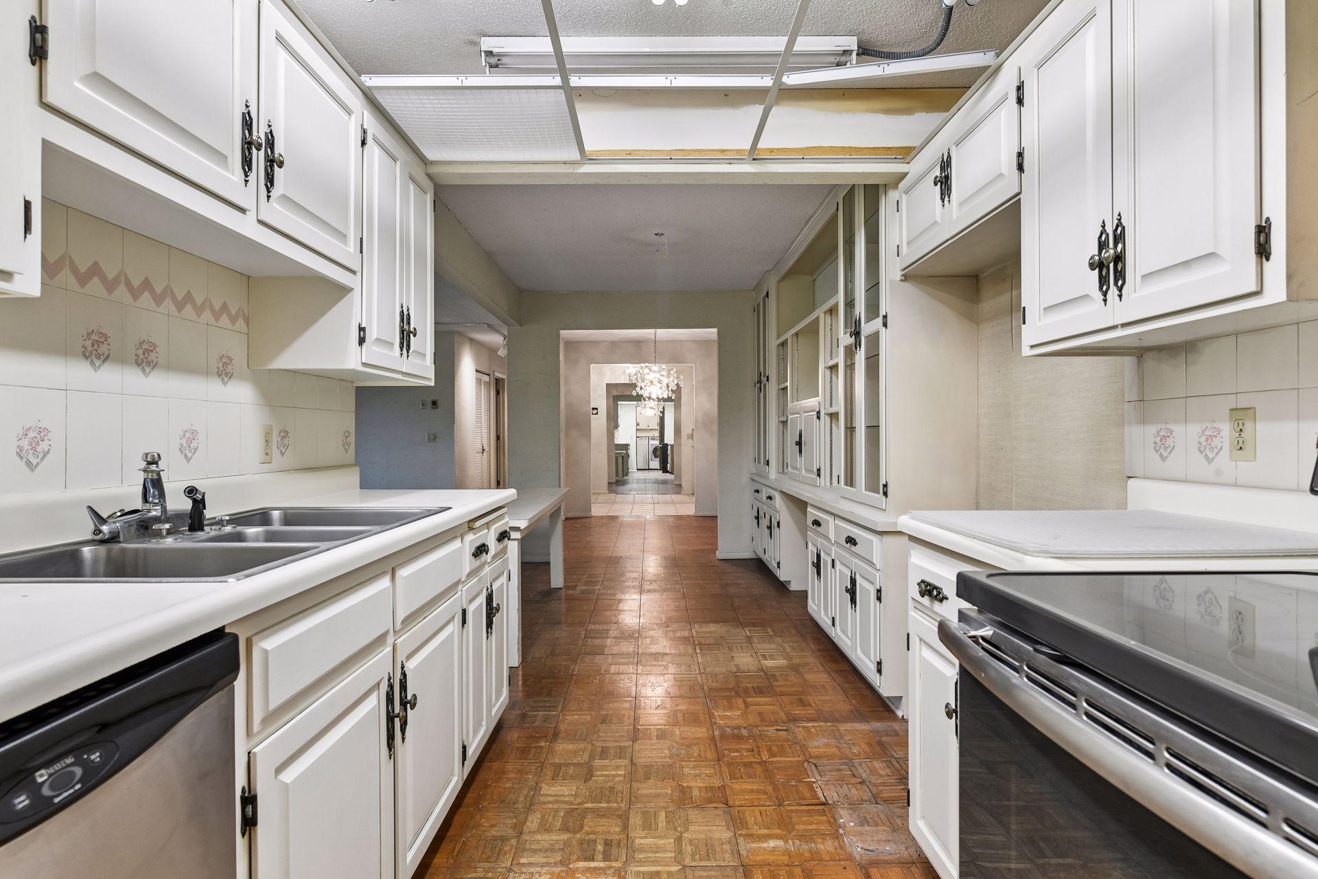 205 Barry Avenue S Unit: 320