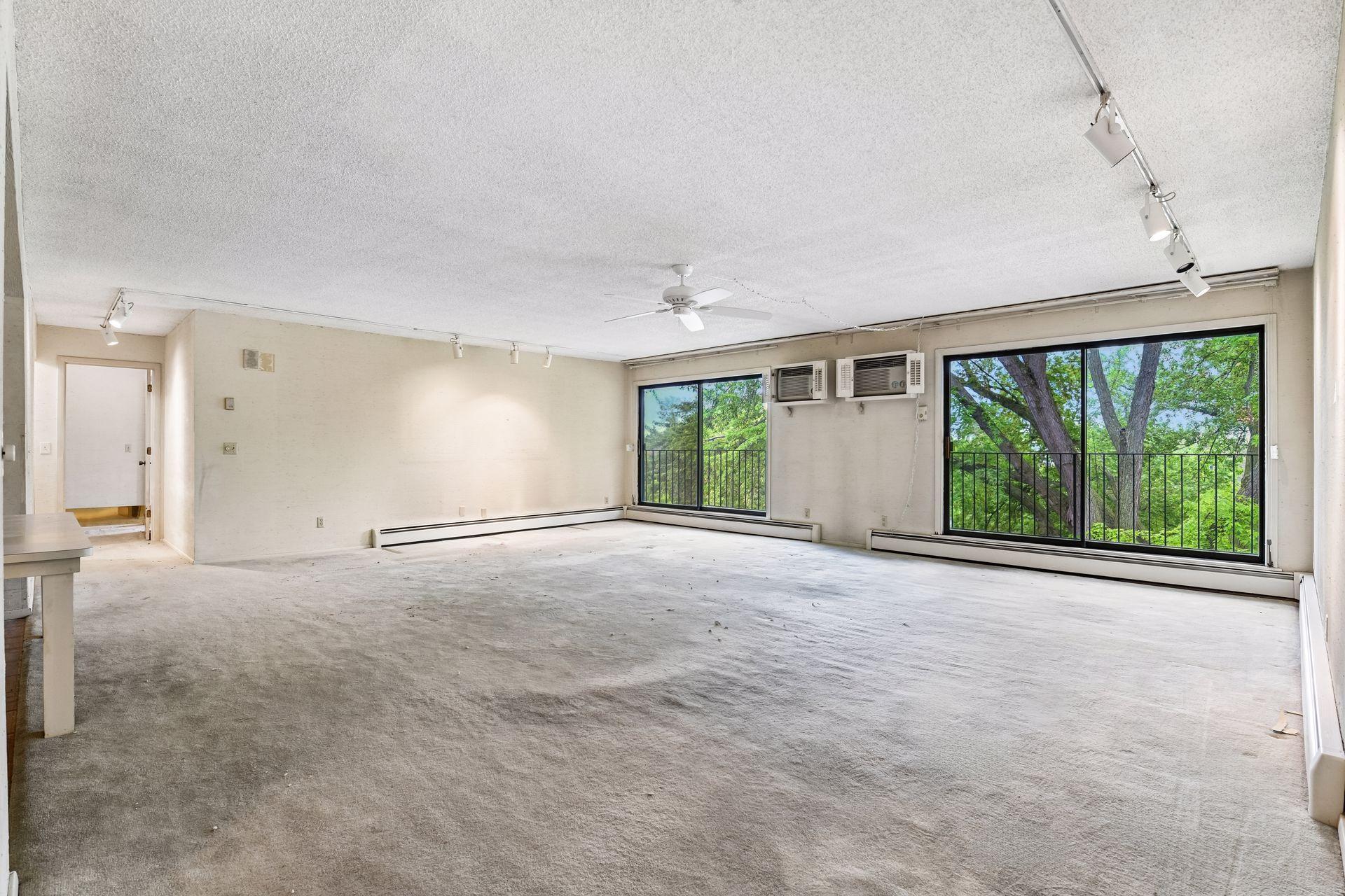 205 Barry Avenue S Unit: 320