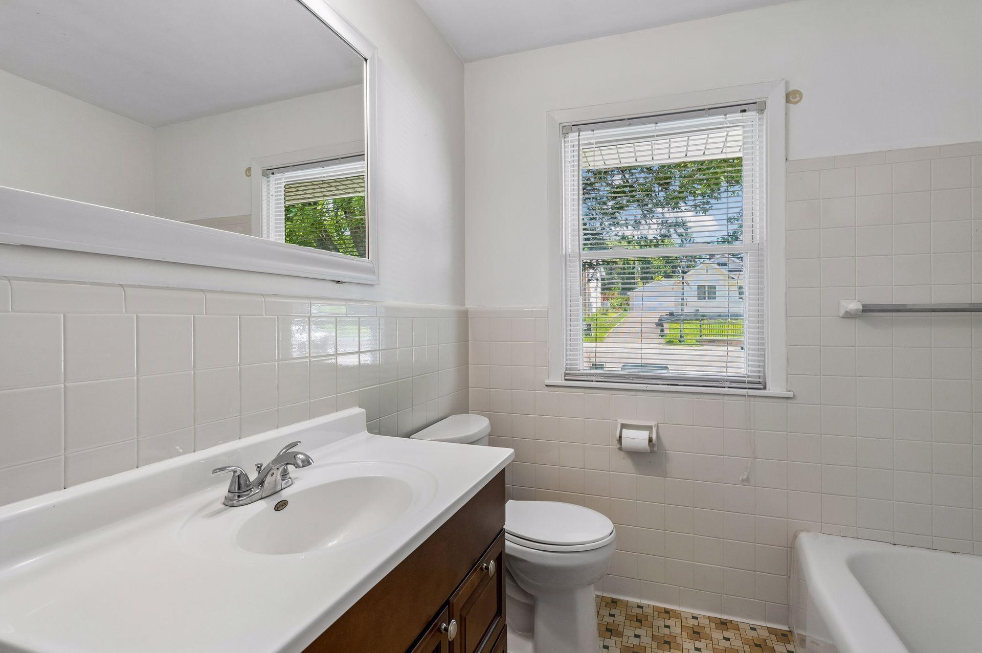 3104 Silver Lake Road NE