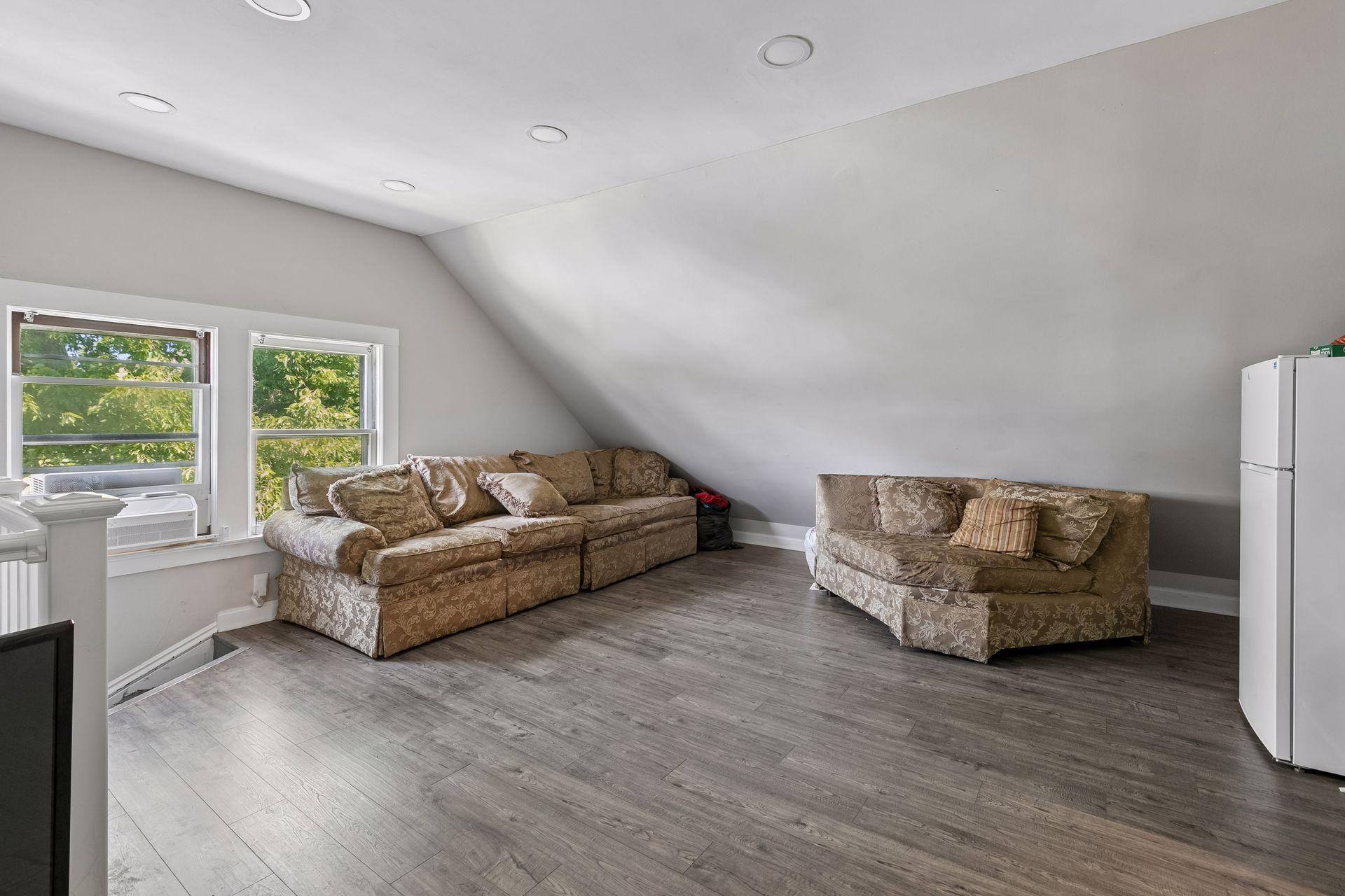 1083 Hague Avenue