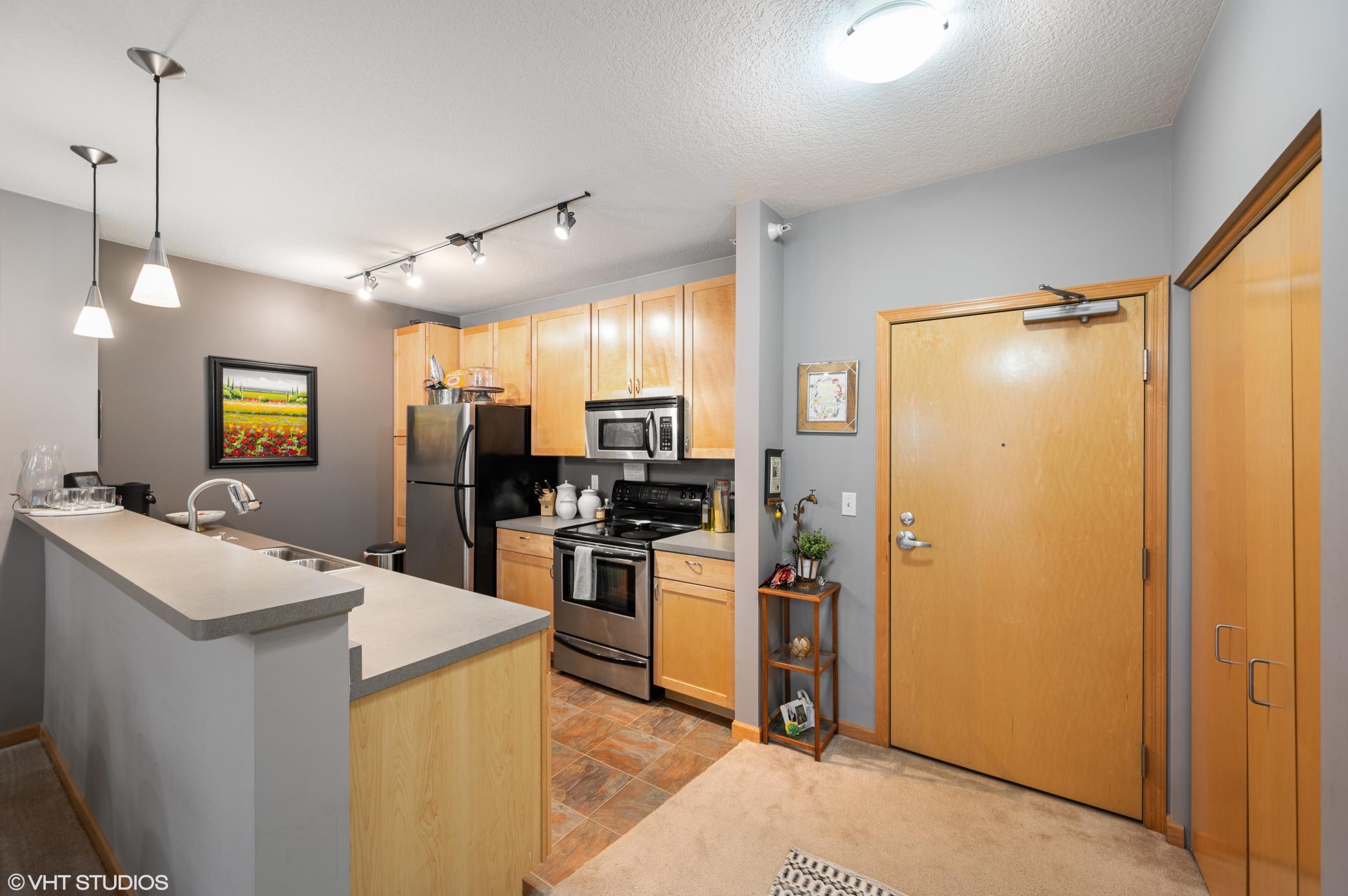 7601 Aldrich Avenue S Unit: 215