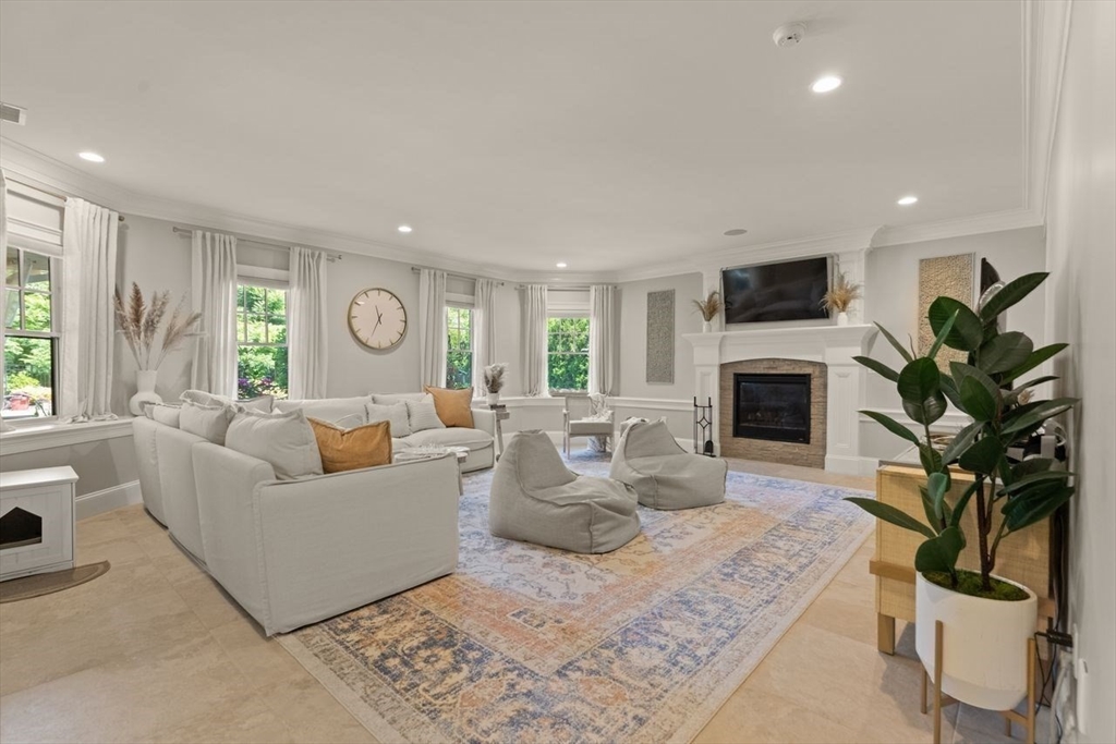 12 Saint Thomas More Dr
