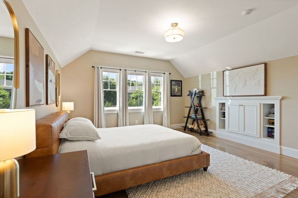 12 Saint Thomas More Dr