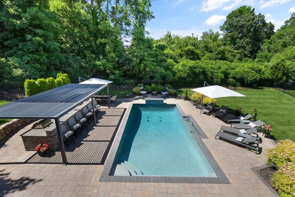 12 Saint Thomas More Dr
