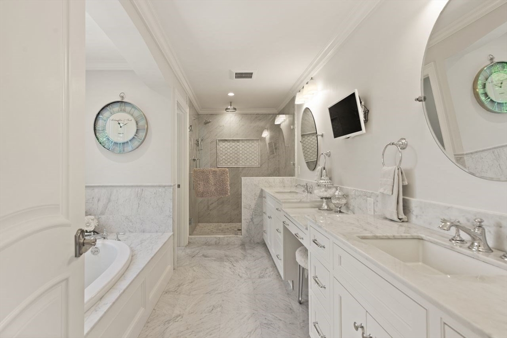 12 Saint Thomas More Dr