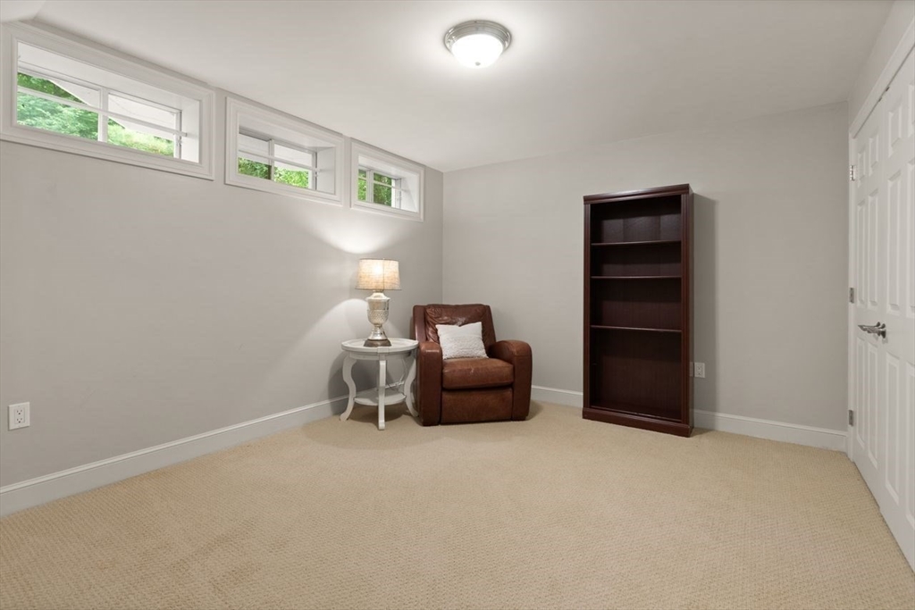 10 Briarwood Ln