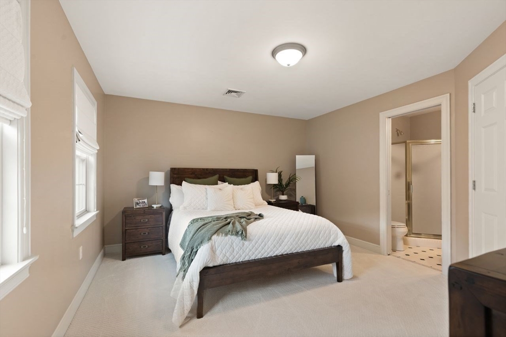 10 Briarwood Ln