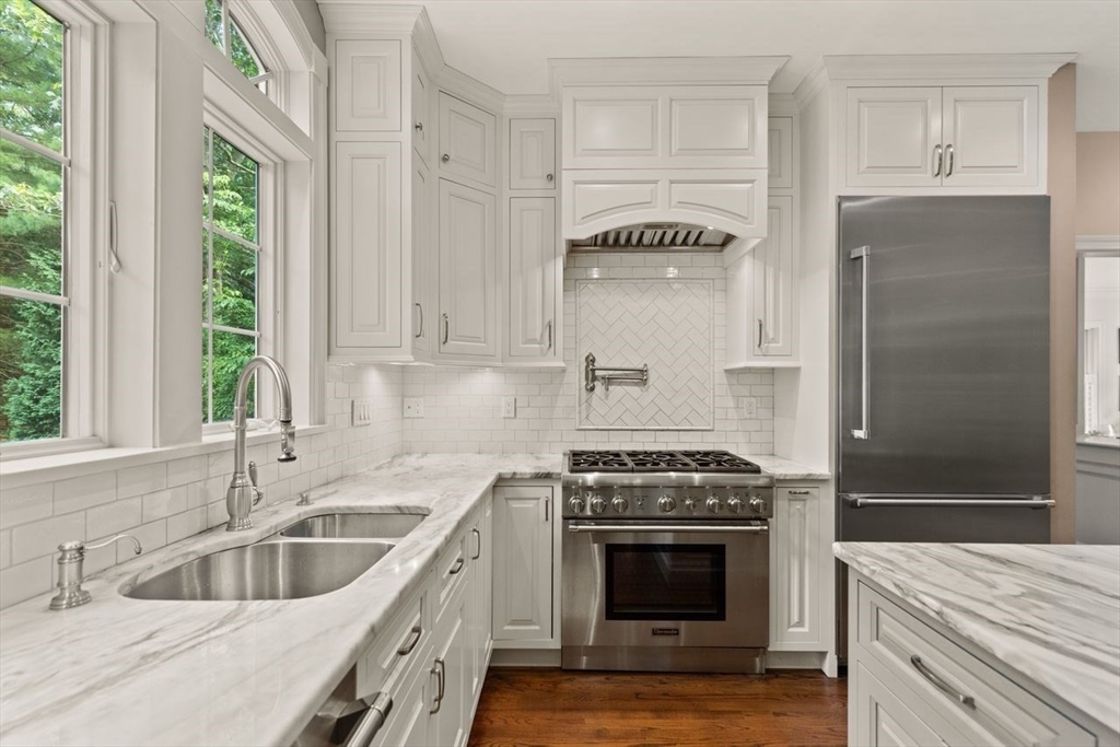10 Briarwood Ln