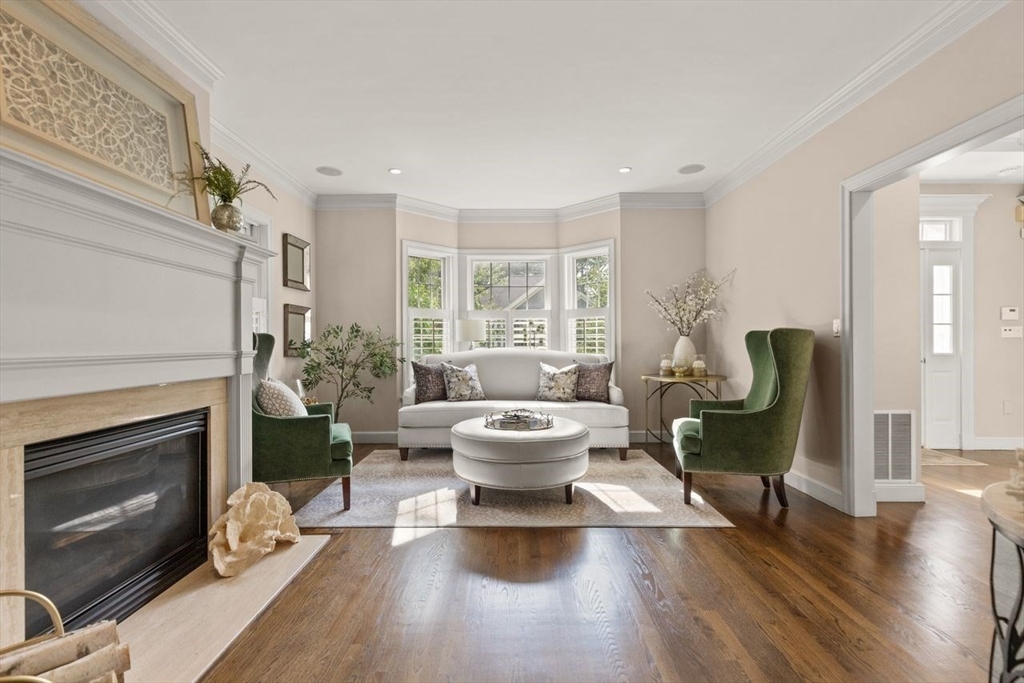 10 Briarwood Ln