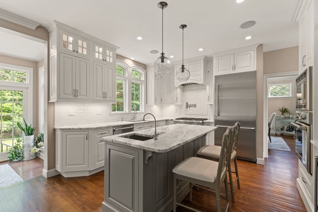 10 Briarwood Ln