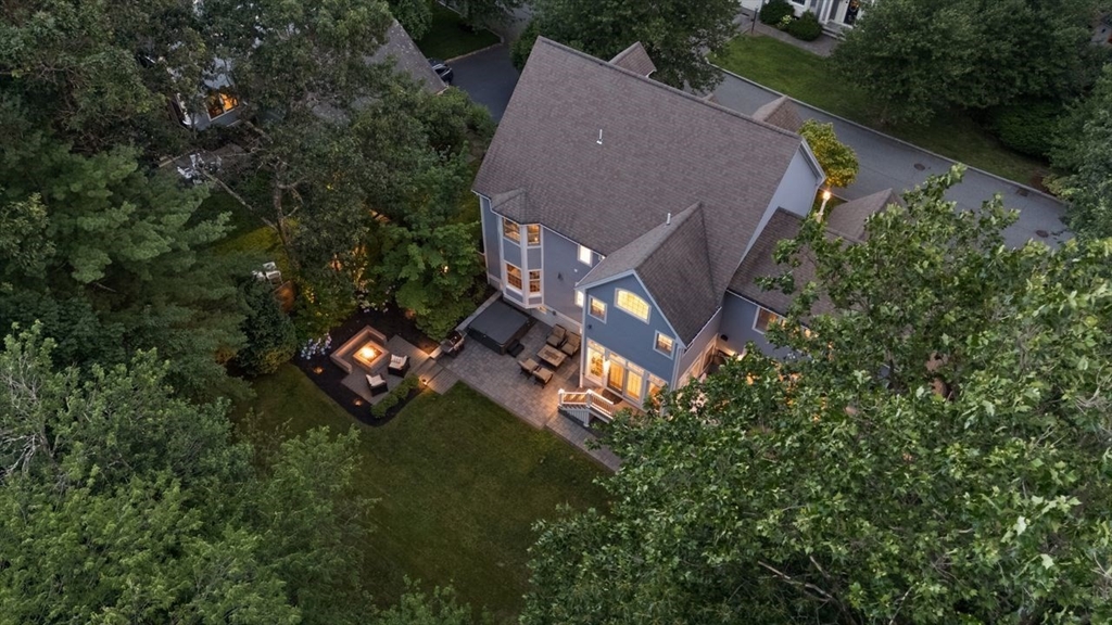 10 Briarwood Ln