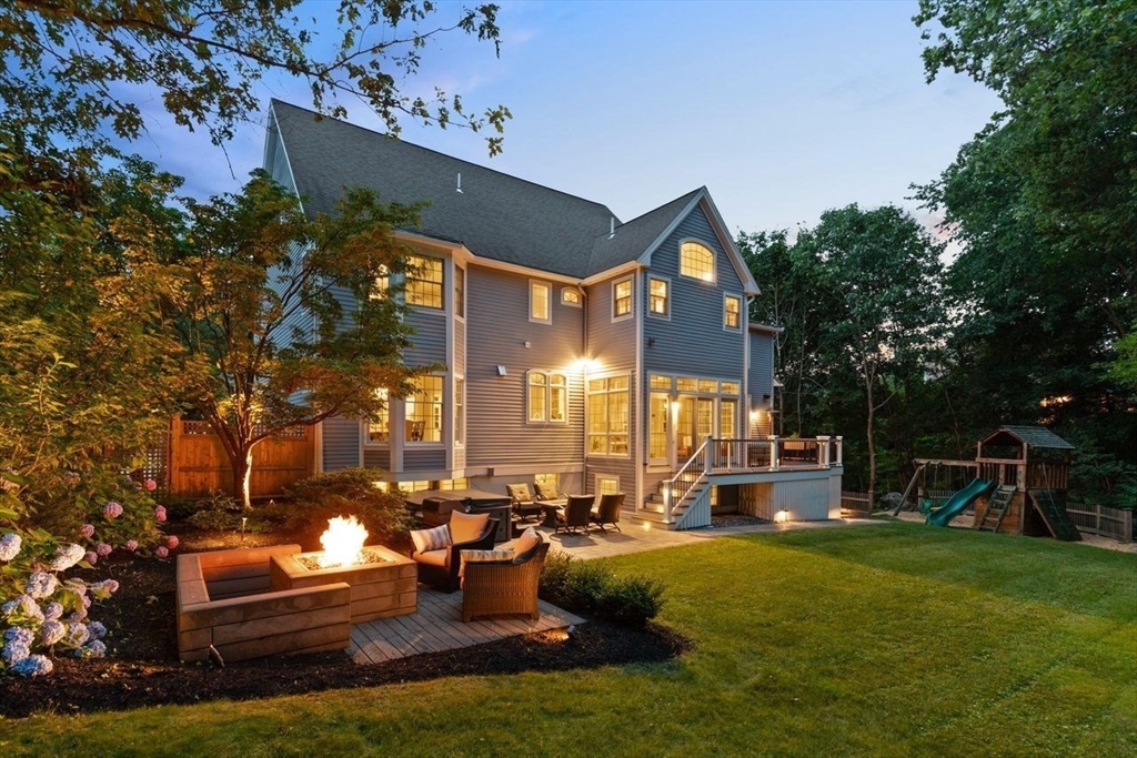 10 Briarwood Ln