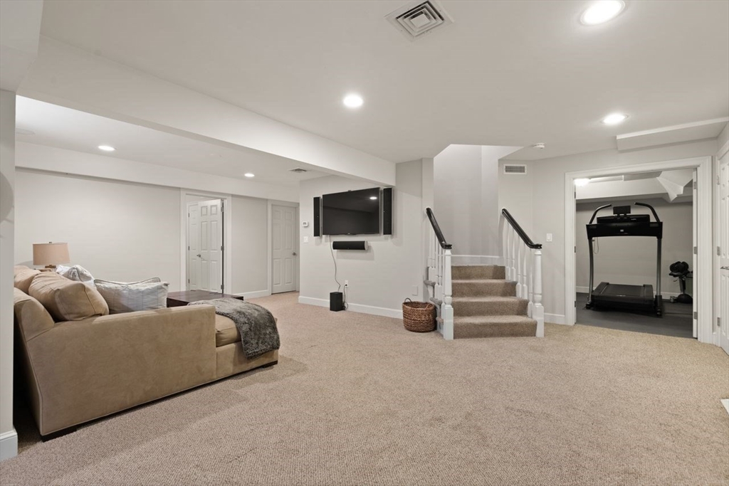 10 Briarwood Ln