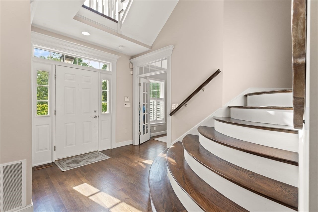10 Briarwood Ln