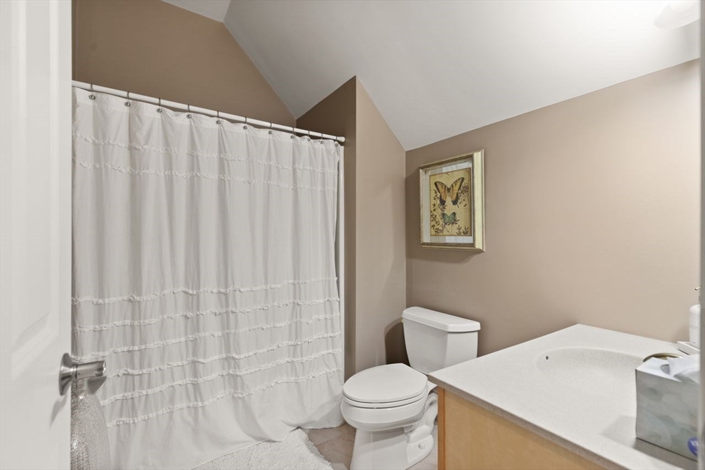 10 Briarwood Ln