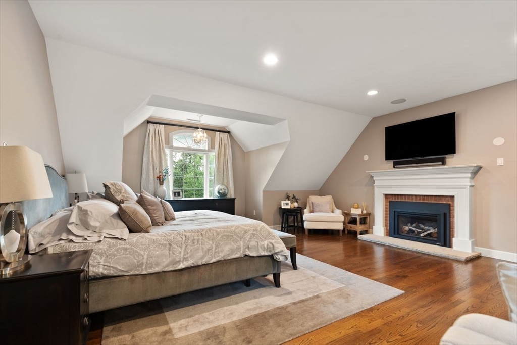 10 Briarwood Ln