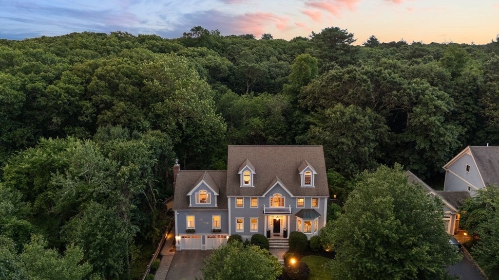 10 Briarwood Ln