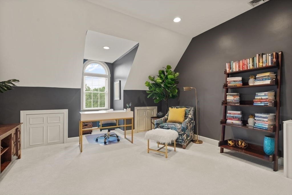 10 Briarwood Ln
