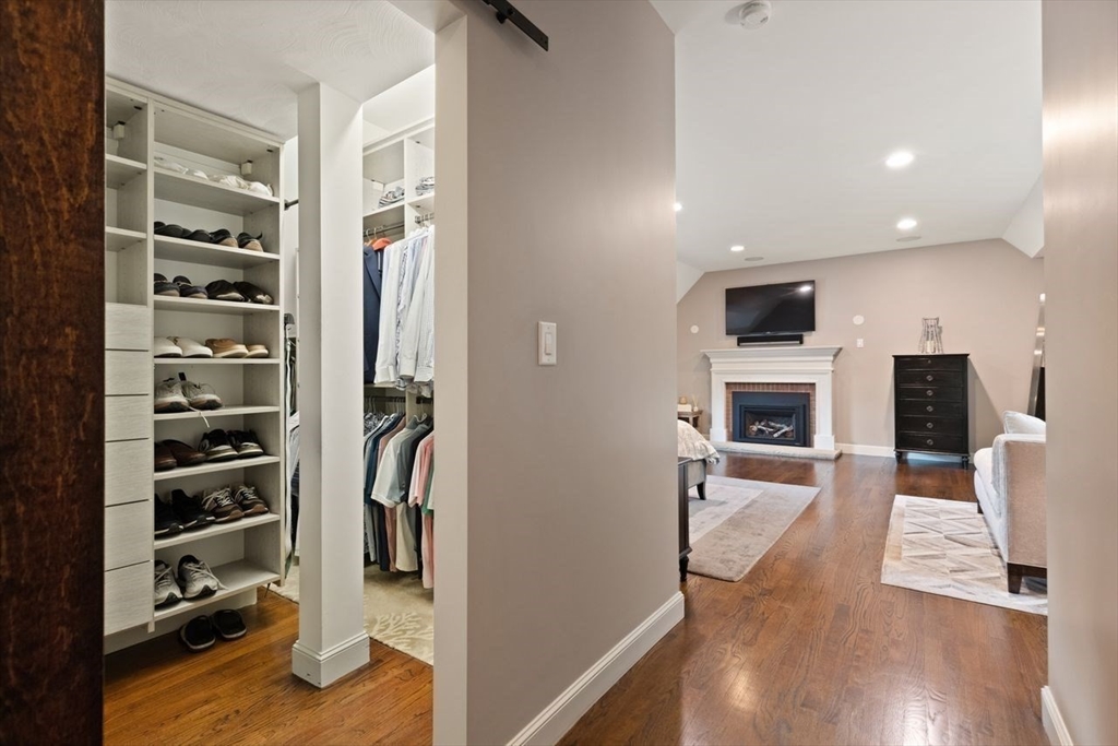 10 Briarwood Ln